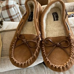 New women’s Clark’s moccasins size 8